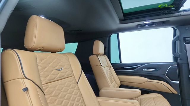 Used 2023 Cadillac Escalade ESV Premium Luxury image 26