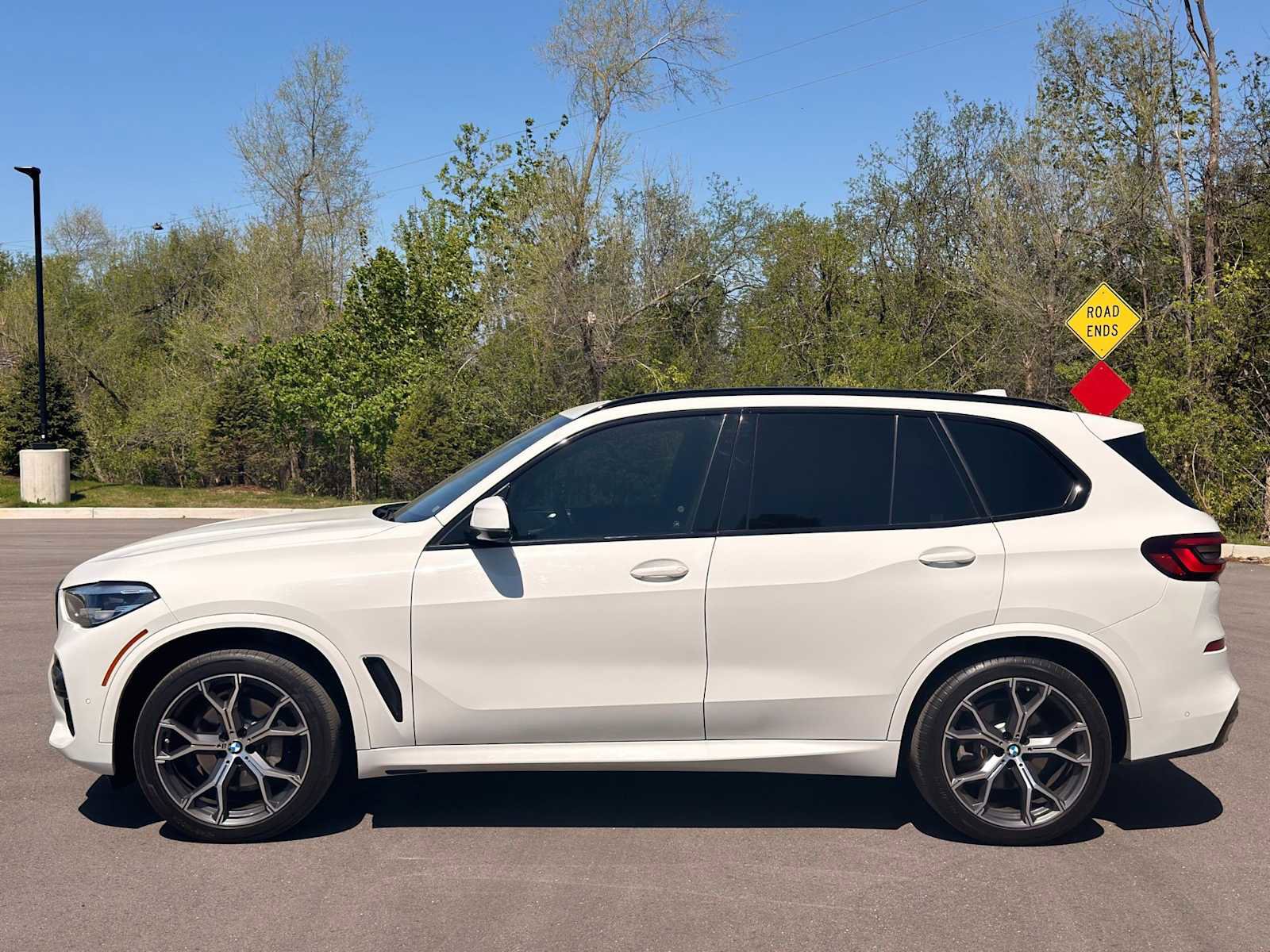Used 2020 BMW X5 xDrive40i w/ M Sport Package AWD/4WD image 3