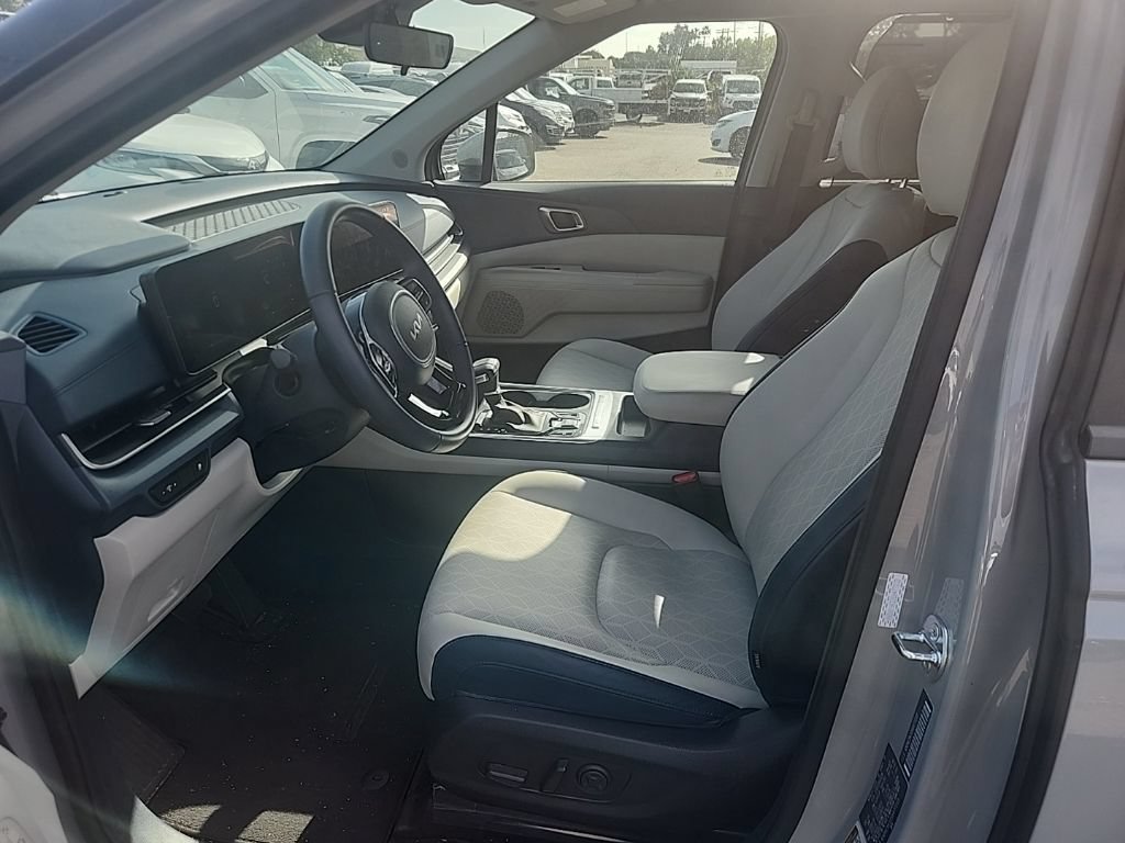 Certified 2025 Kia Carnival EX FWD image 19