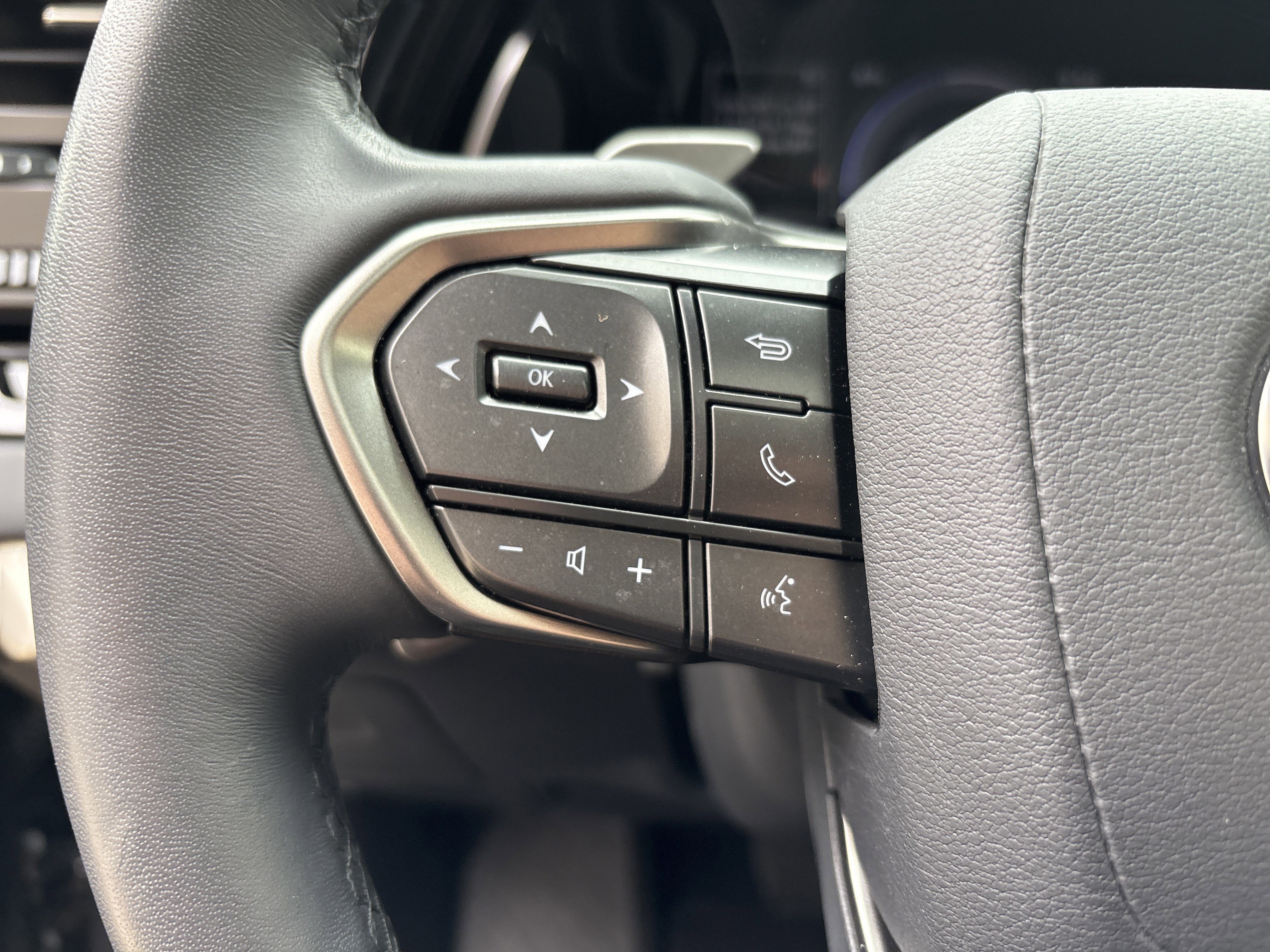 Used 2024 Lexus RX 350h w/ Cold Area Package AWD/4WD image 14