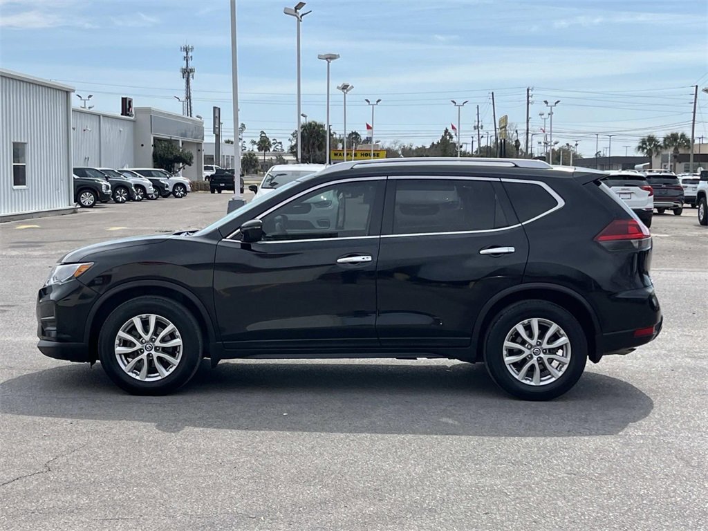 Used 2018 Nissan Rogue SV image 2