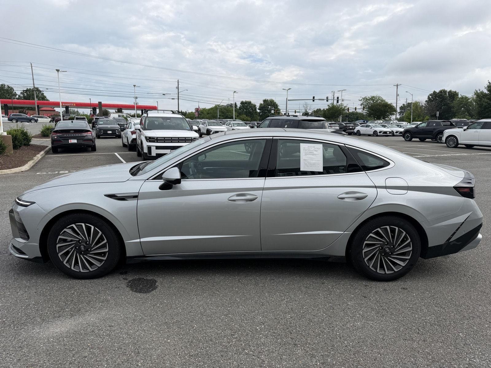 Certified 2025 Hyundai Sonata Limited FWD image 5