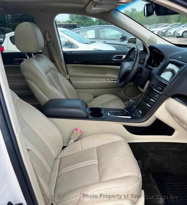 Used 2019 Lincoln MKT AWD image 15