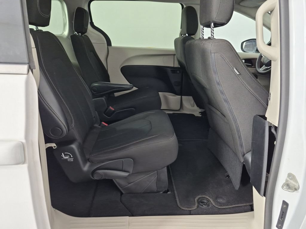Used 2023 Chrysler Voyager LX FWD image 33