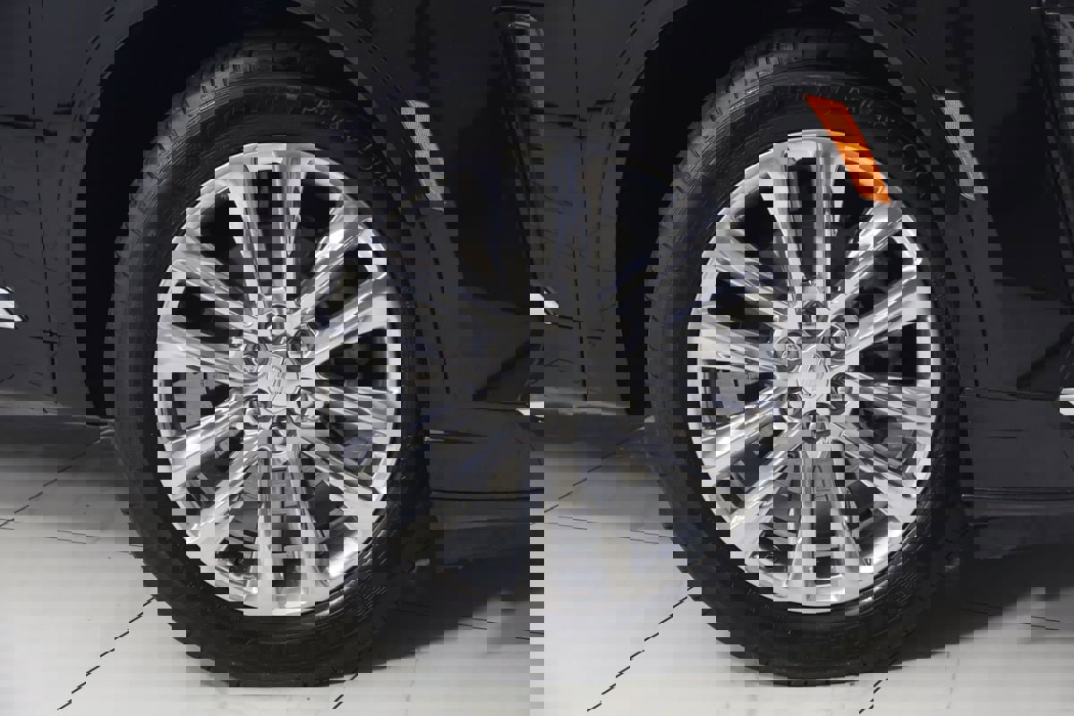 Used 2024 Cadillac XT6 Premium Luxury w/ LPO, Floor Liner Package AWD/4WD image 16