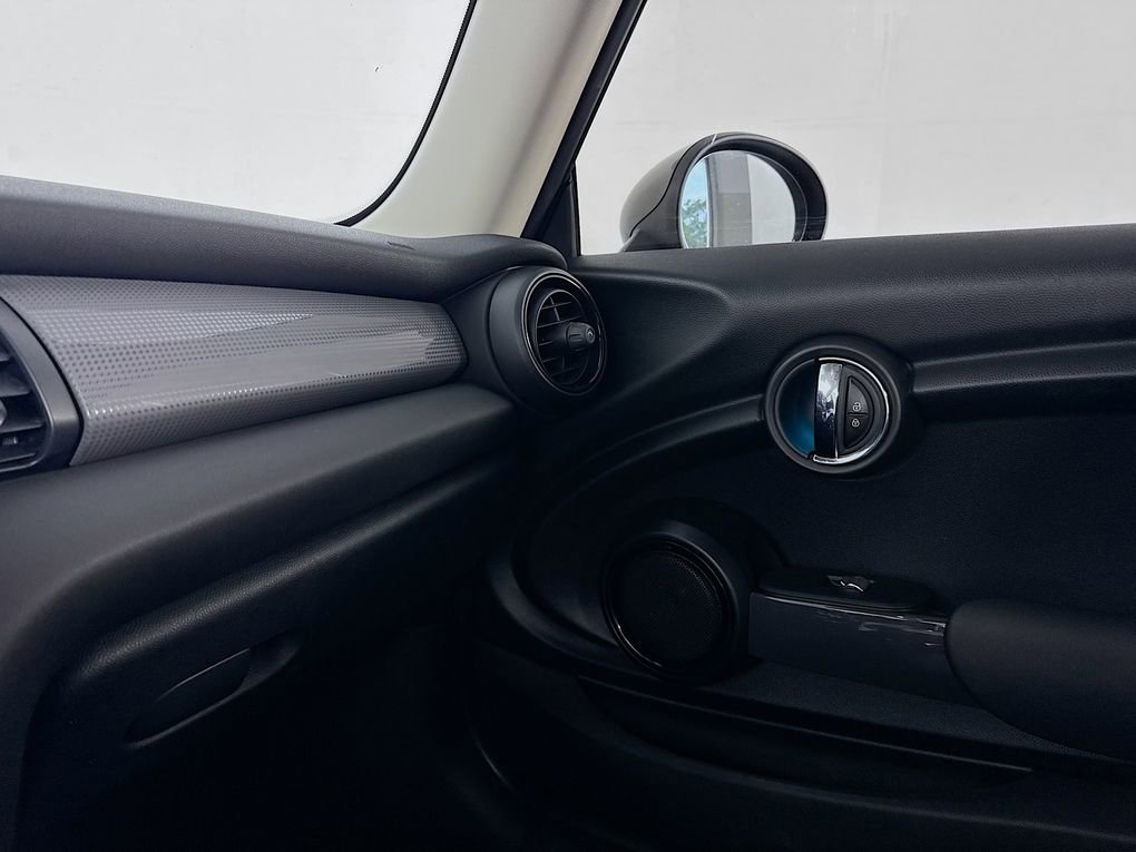 Used 2017 MINI Cooper 2-Door Hardtop FWD image 32
