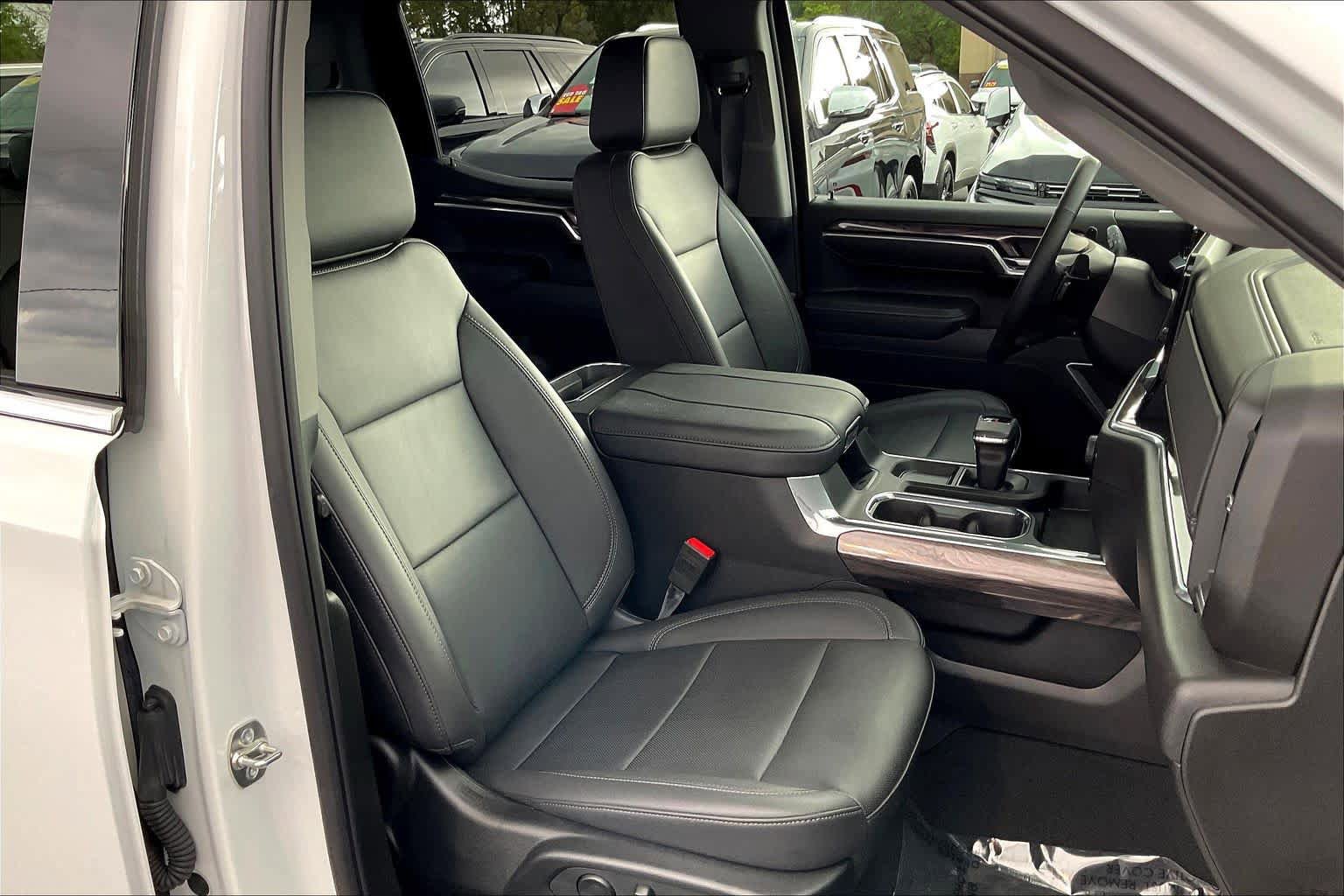 Certified 2025 Chevrolet Silverado 1500 LTZ AWD/4WD image 8
