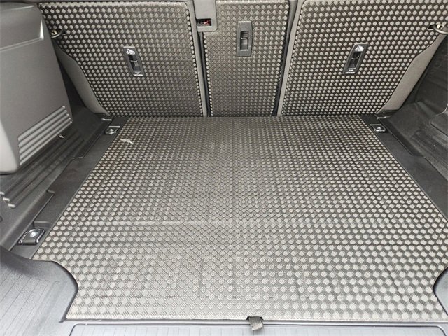 New 2024 Land Rover Defender 110 S image 22