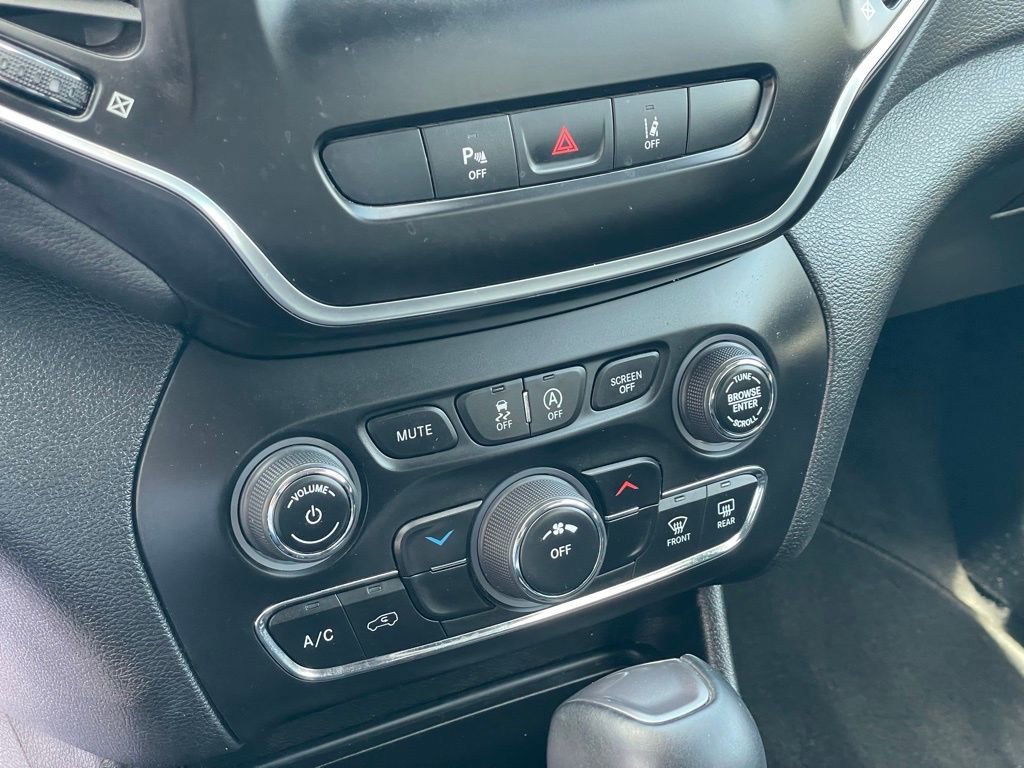 Used 2021 Jeep Cherokee Latitude Plus image 18