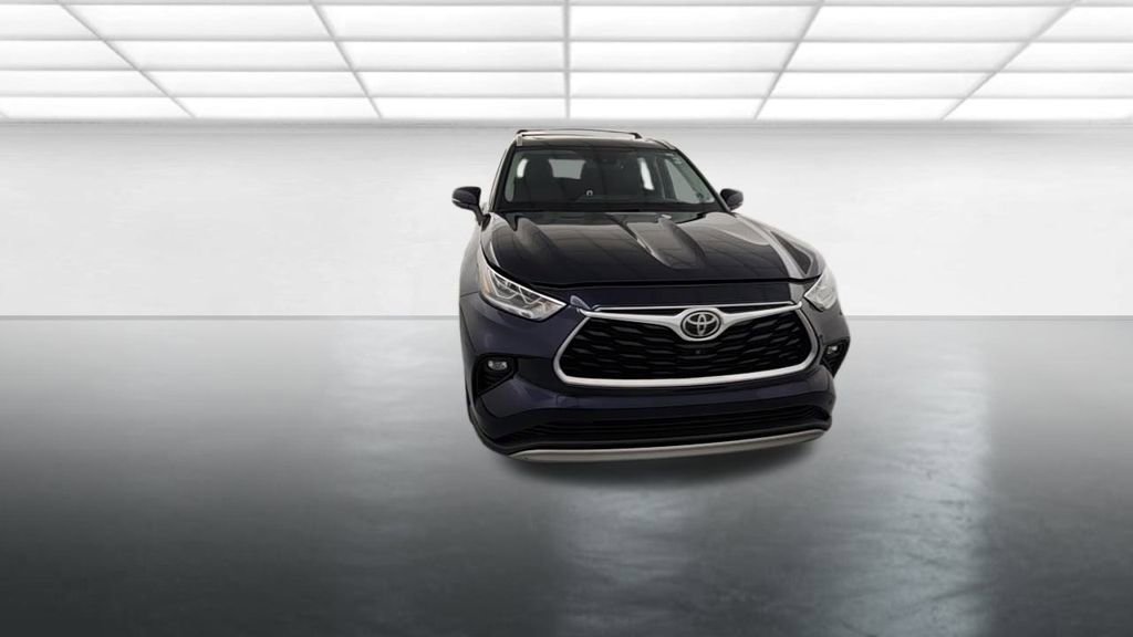 Used 2021 Toyota Highlander Limited image 2