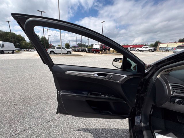 Used 2019 Ford Fusion SE FWD image 10