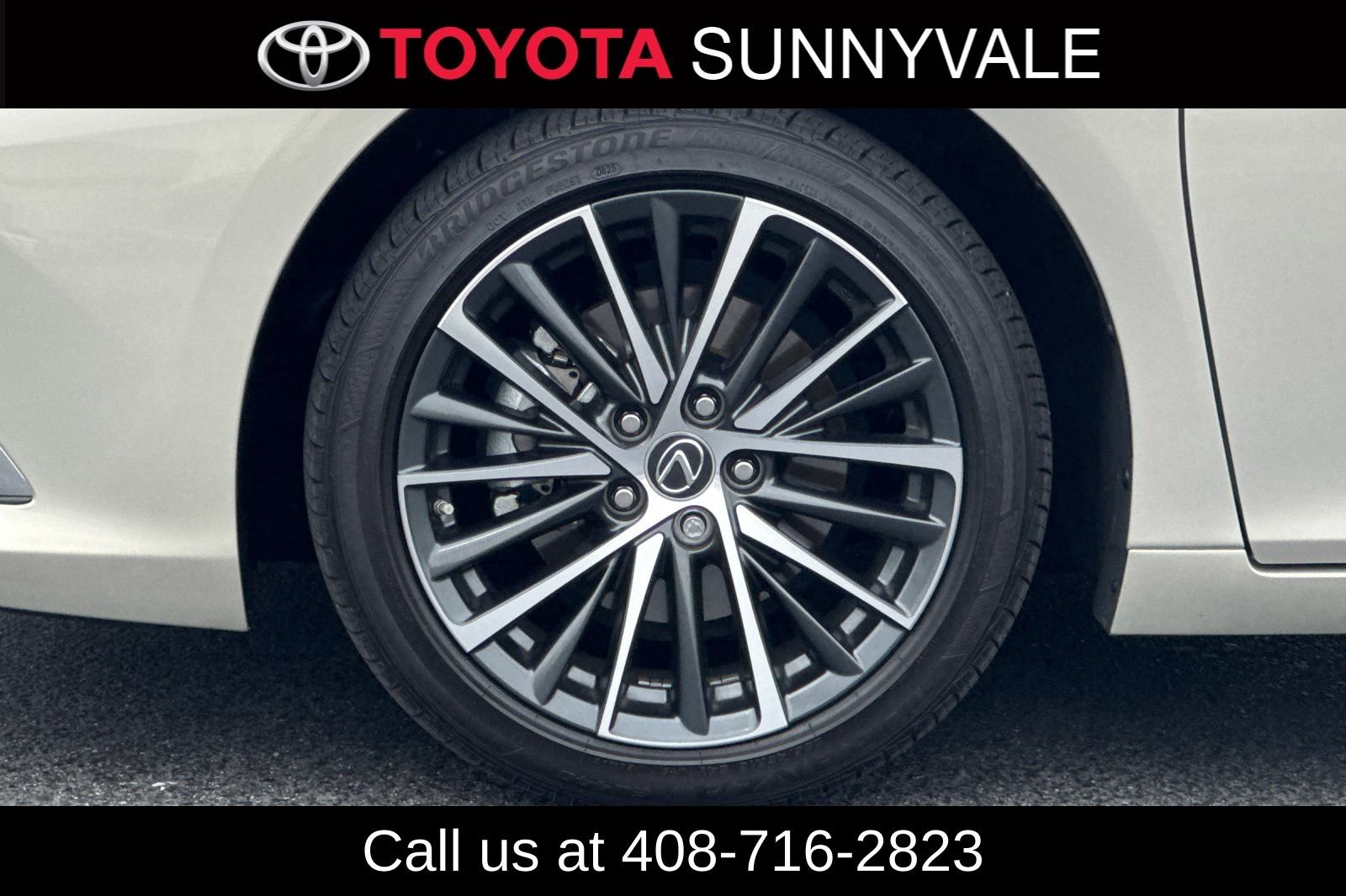 Used 2025 Lexus ES 300h w/ Premium Package image 12