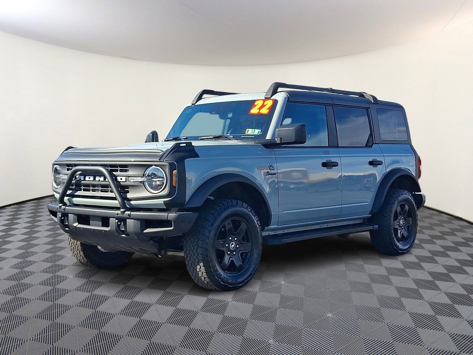 Used 2022 Ford Bronco Black Diamond image 3