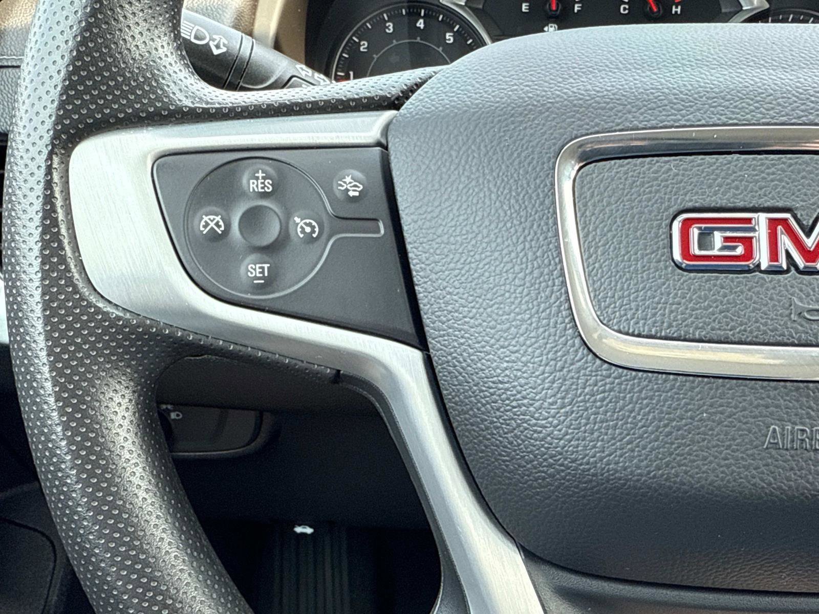 Used 2022 GMC Terrain SLE image 8