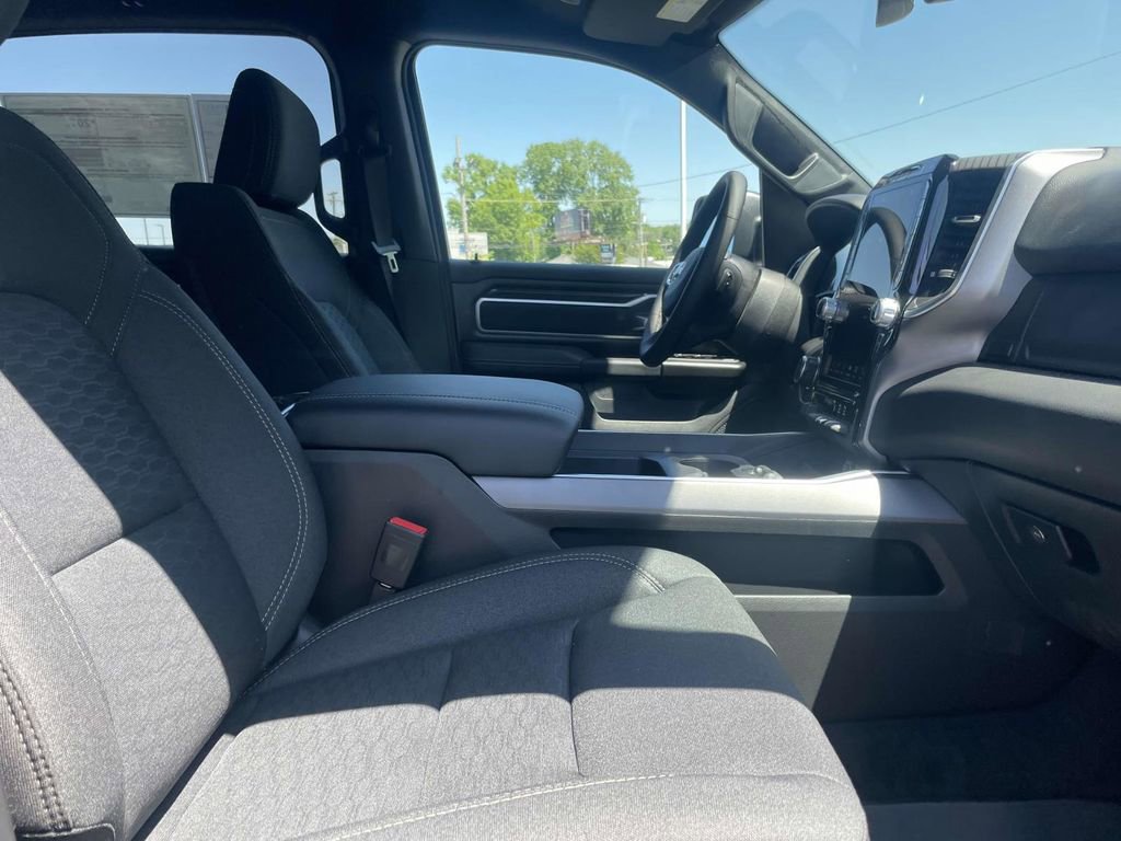 New 2026 RAM 1500 4x4 Crew Cab image 15