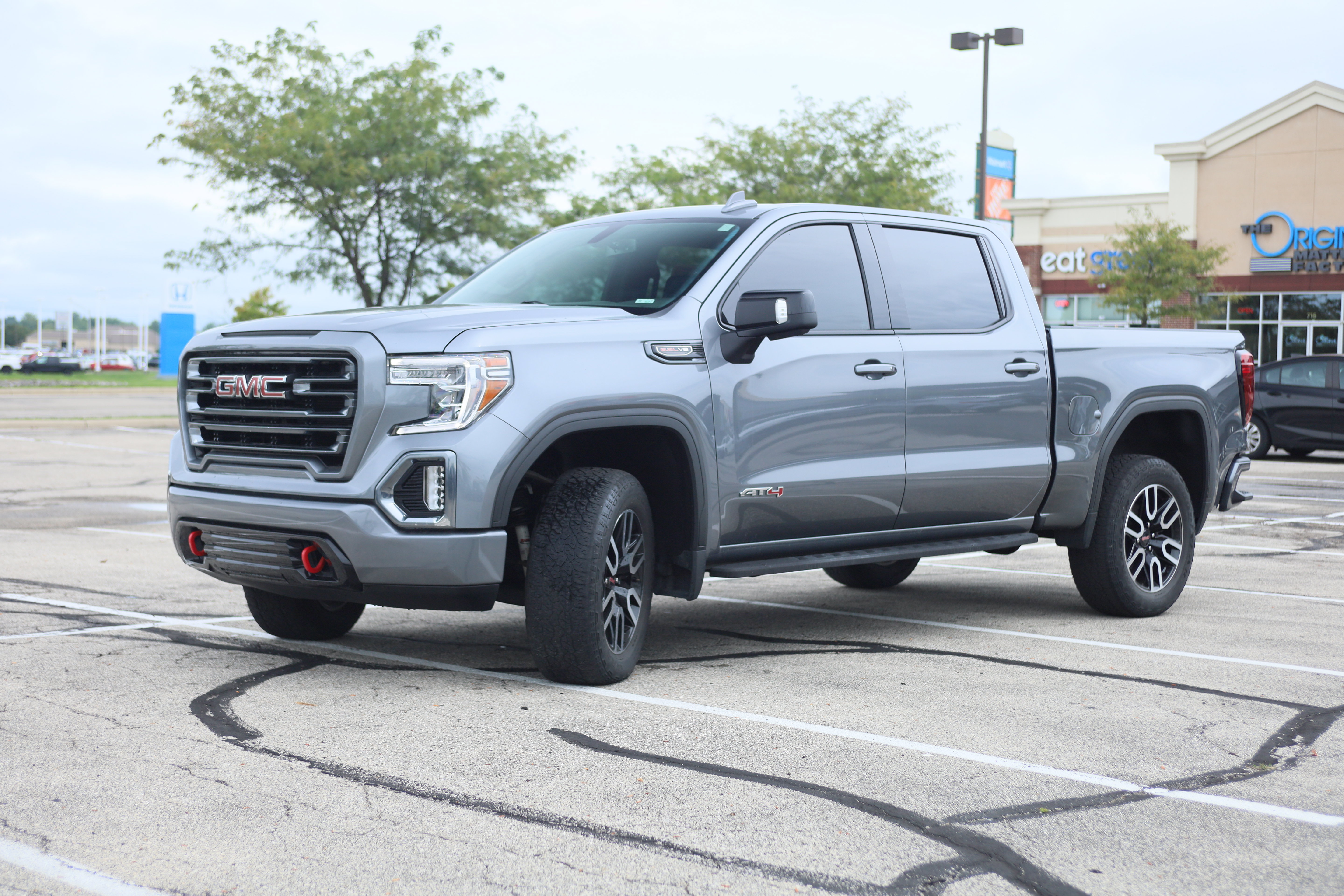 Used 2022 GMC Sierra 1500 AT4 w/ AT4 Preferred Package AWD/4WD image 3