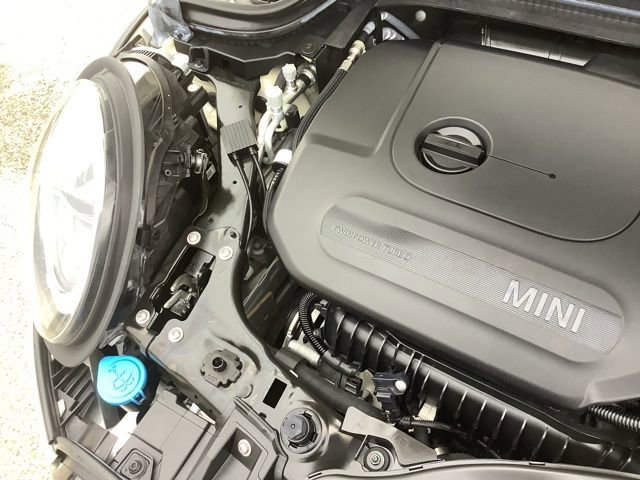 Used 2023 MINI Cooper 4-Door Hardtop image 16