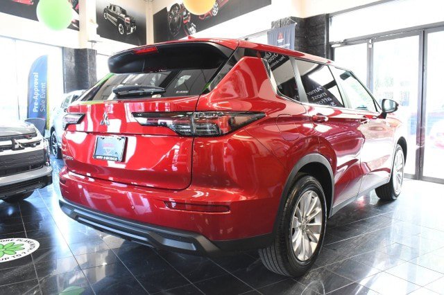 New 2026 Mitsubishi Outlander ES AWD/4WD image 10