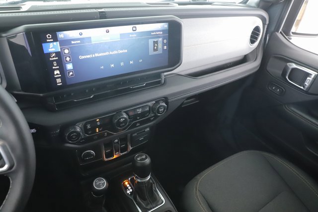 Used 2025 Jeep Wrangler Unlimited Sahara image 25