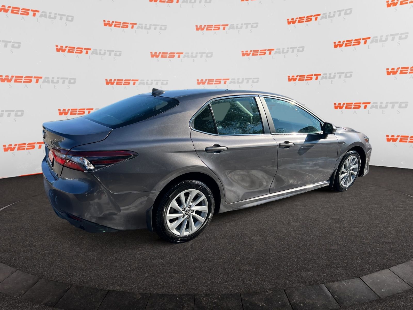 Used 2023 Toyota Camry LE image 5
