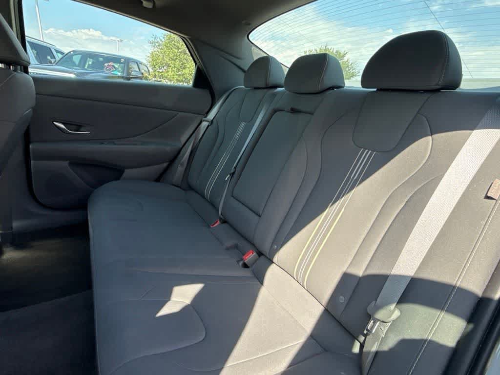 Used 2025 Hyundai Elantra SEL FWD image 15