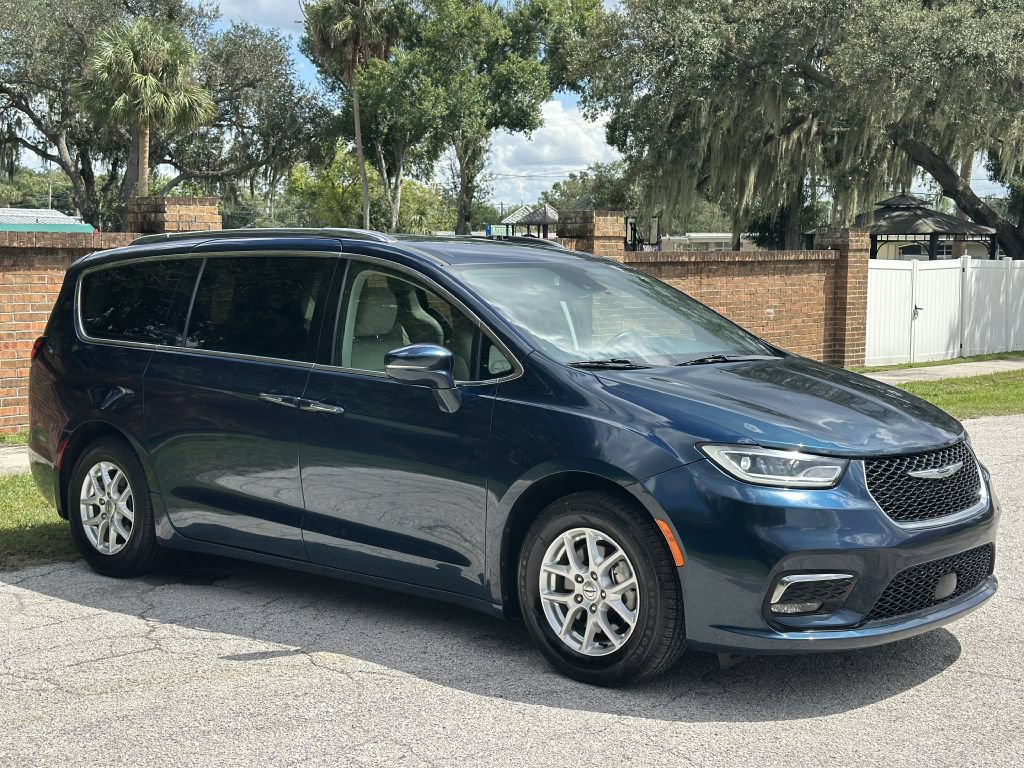 Used 2021 Chrysler Pacifica Touring-L FWD image 5