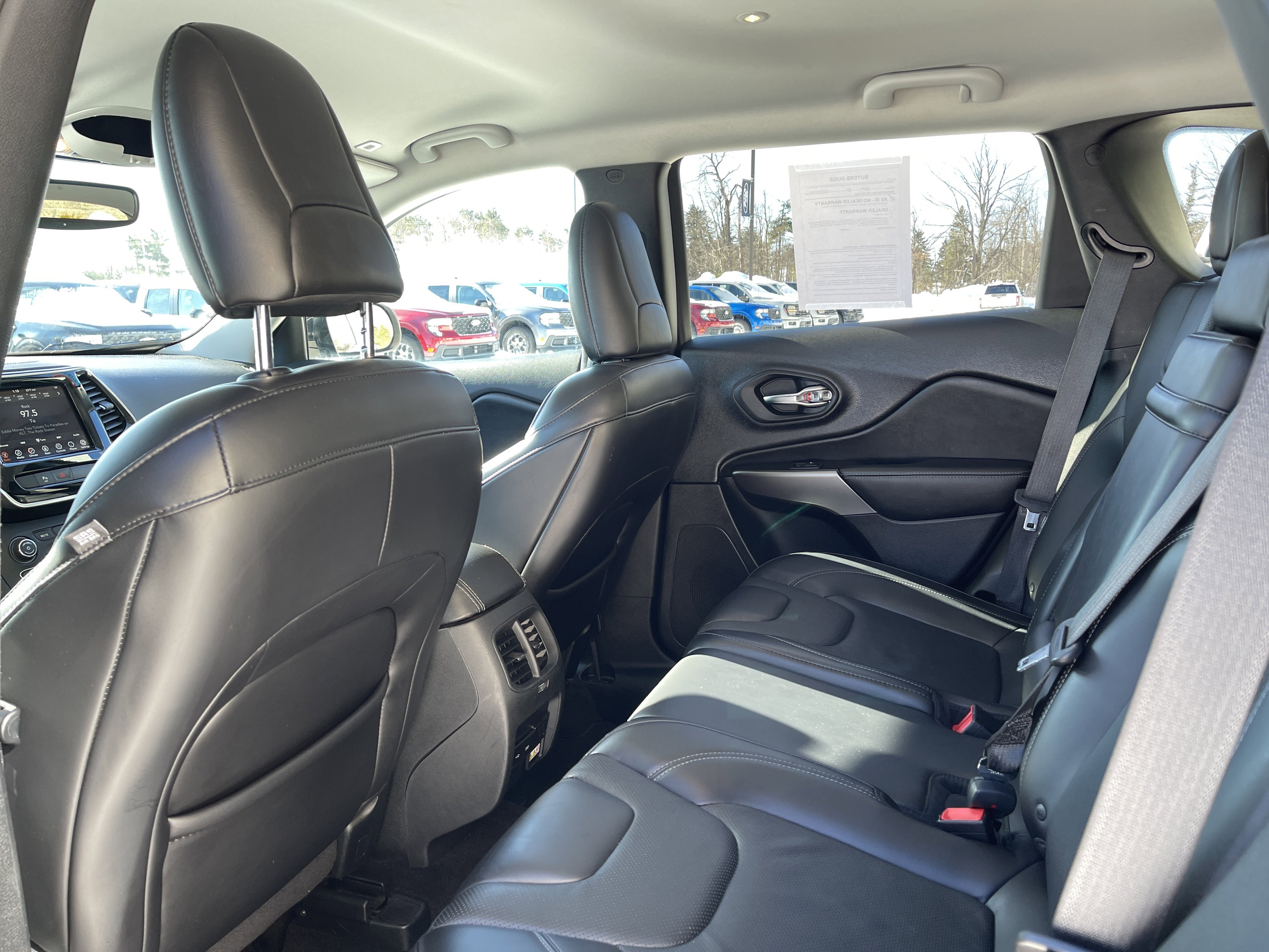 Used 2019 Jeep Cherokee Limited image 10