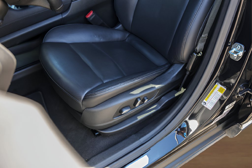 Certified 2025 Cadillac XT6 Premium Luxury FWD image 8