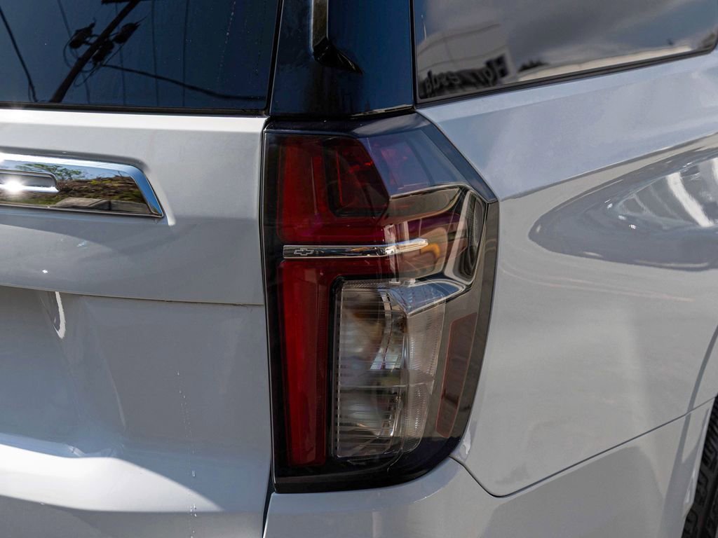 Used 2022 Chevrolet Suburban LT AWD/4WD image 35