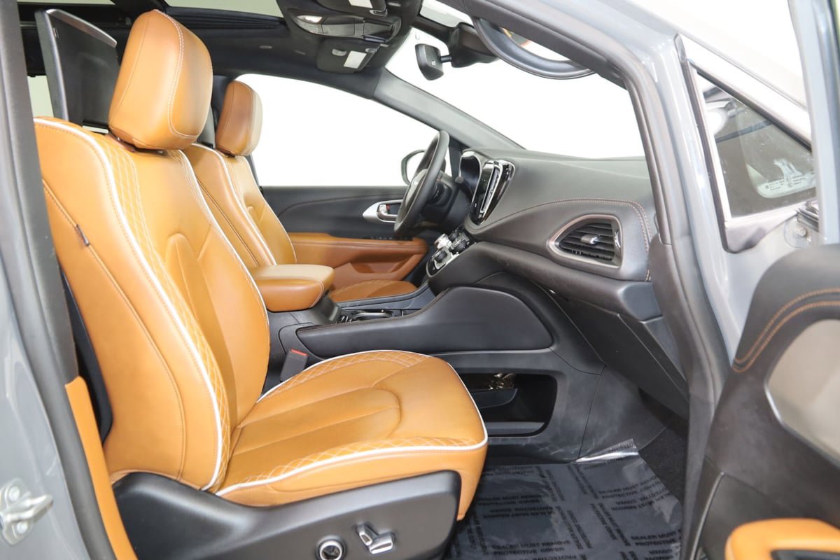 Used 2024 Chrysler Pacifica Pinnacle image 13