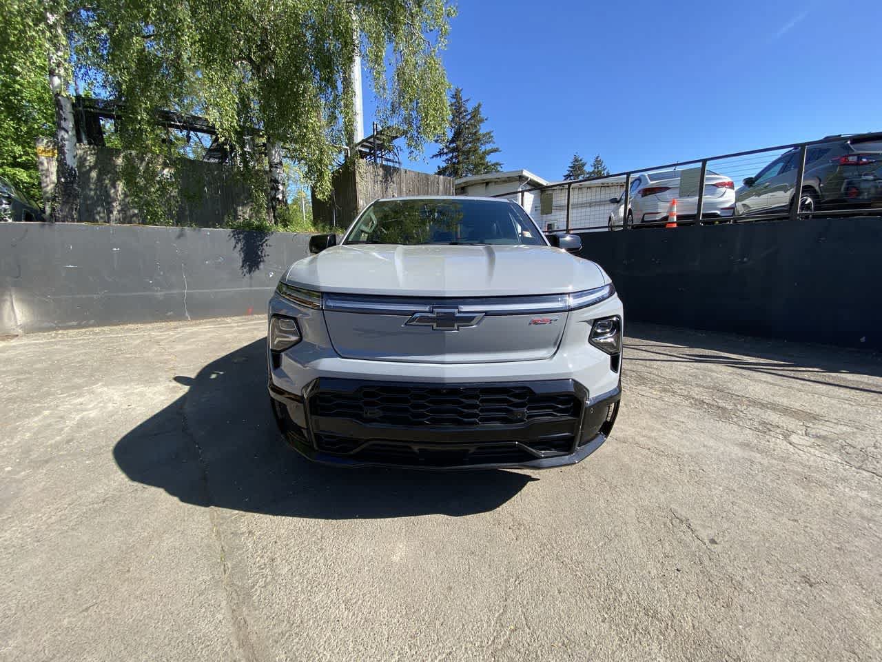 Used 2025 Chevrolet Silverado EV RST AWD/4WD image 9