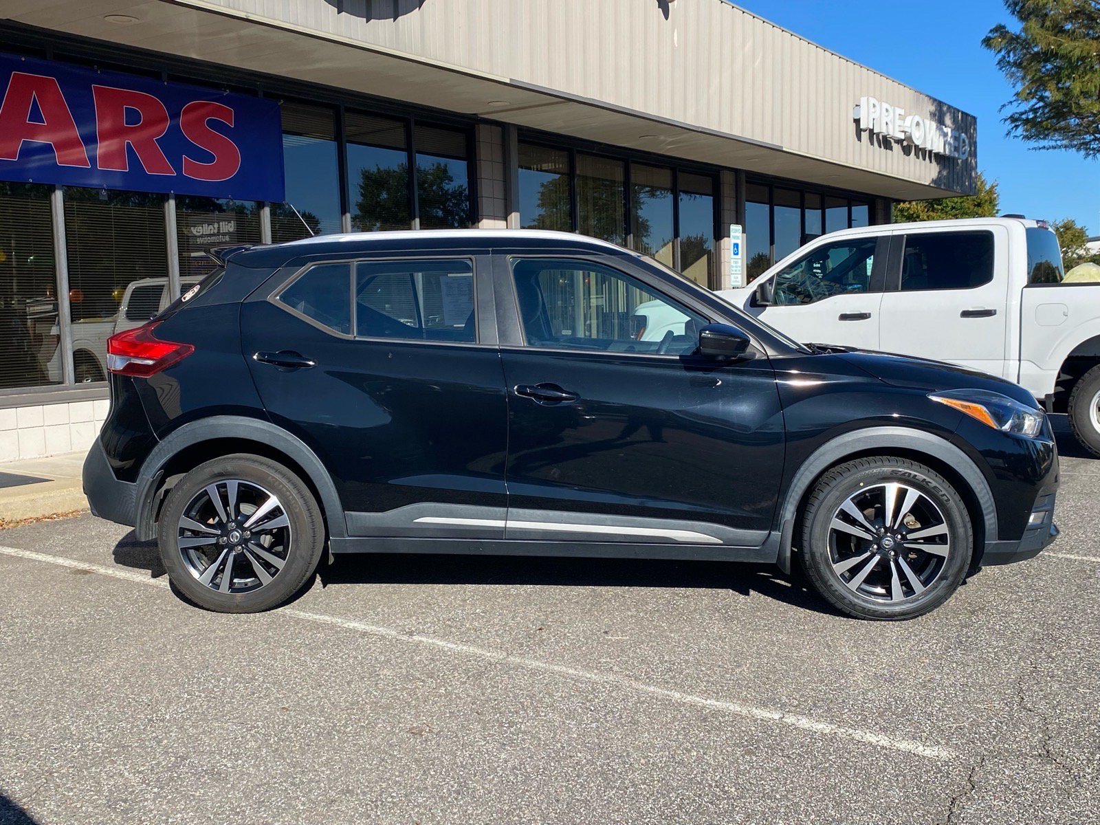 Used 2019 Nissan Kicks SR w/ Exterior Electronics Package FWD image 3