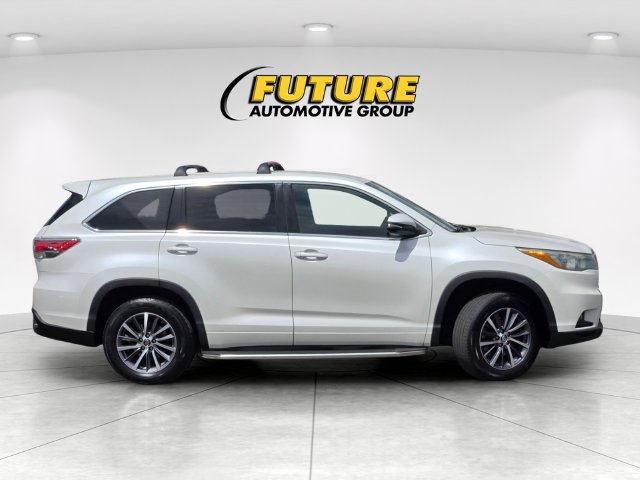 Used 2015 Toyota Highlander LE FWD image 3