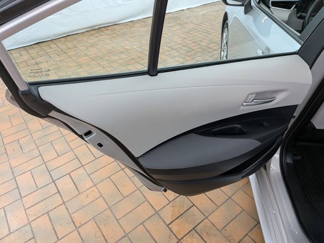 Used 2021 Toyota Corolla LE image 18