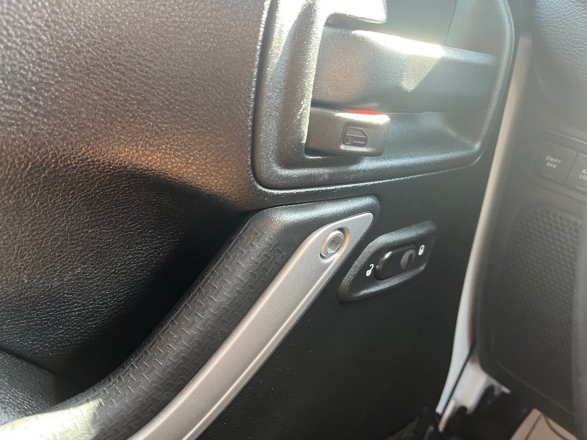 Used 2018 Jeep Wrangler Unlimited Rubicon w/ Connectivity Group AWD/4WD image 22