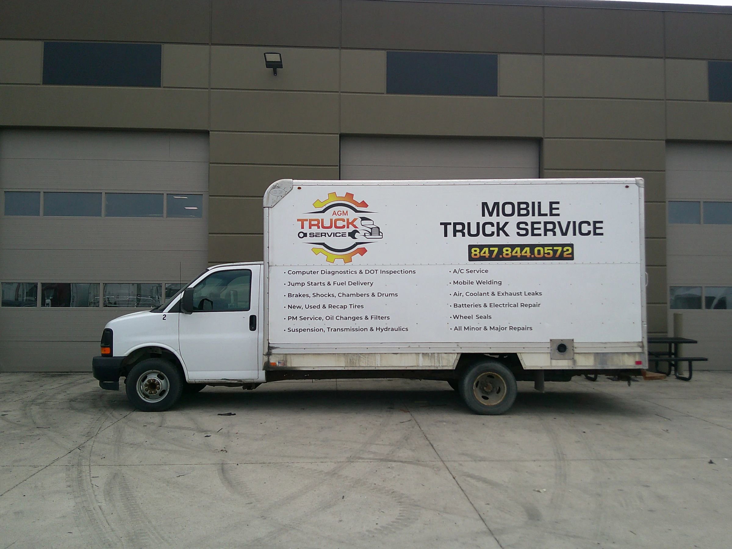 Used 2017 Chevrolet Express 3500 Extended RWD image 4