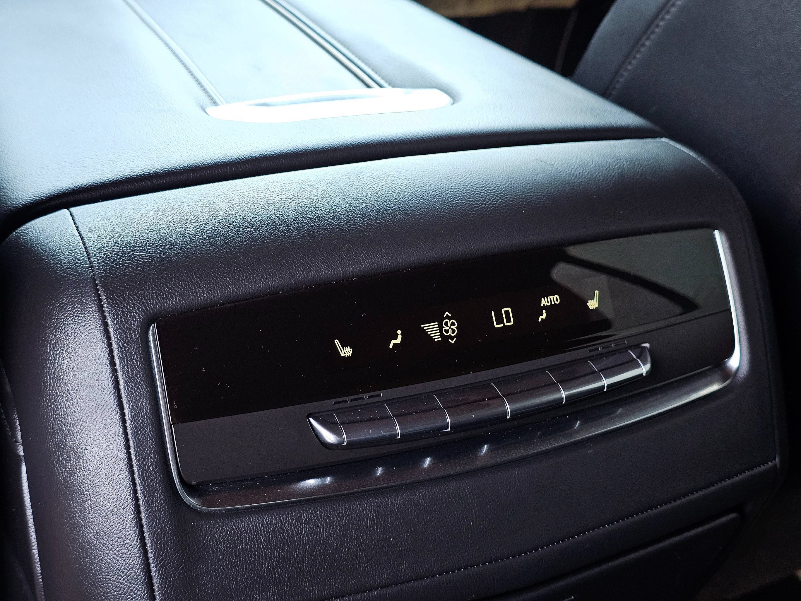Used 2023 Cadillac Escalade Premium Luxury RWD image 28