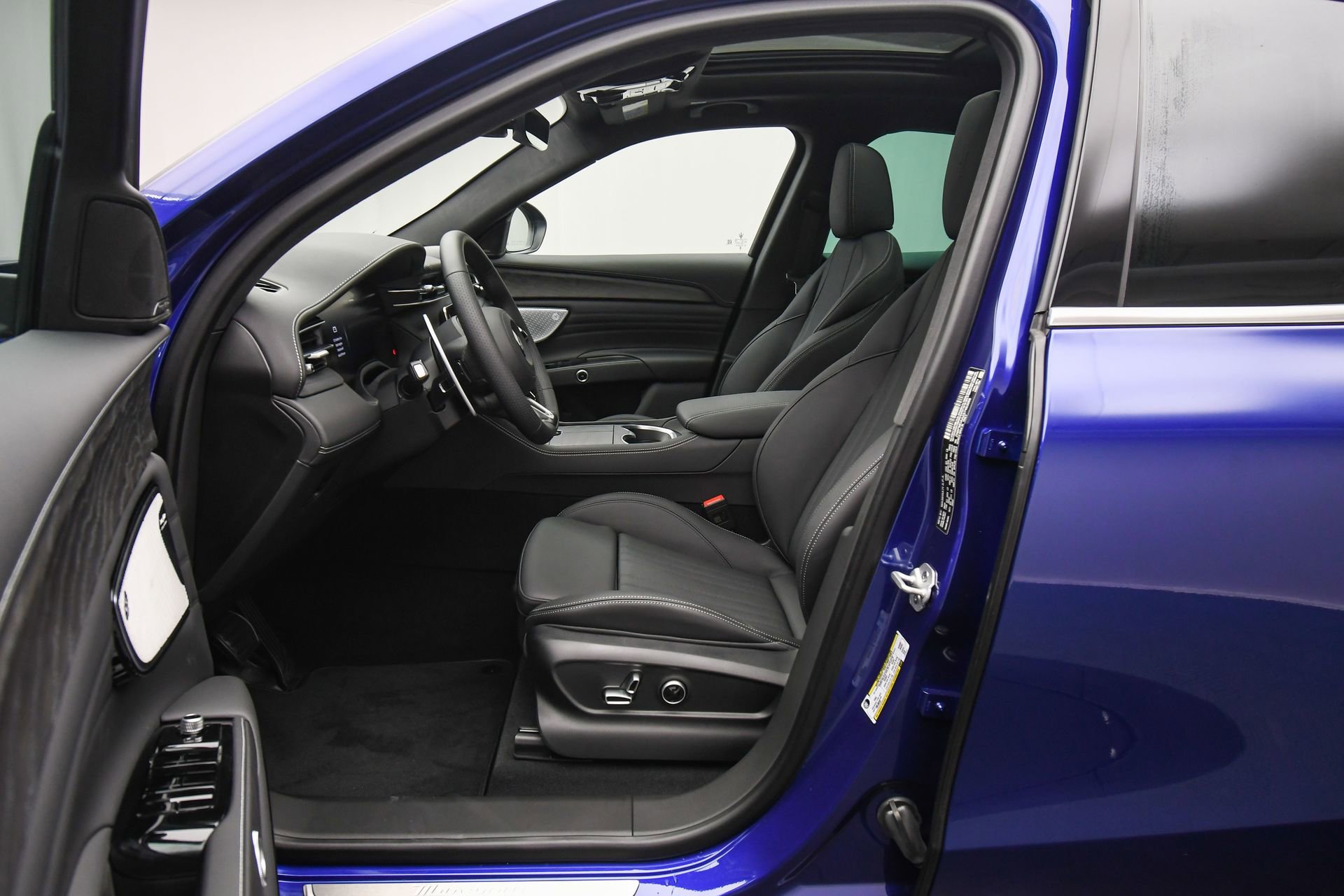 New 2025 Maserati Grecale GT image 18