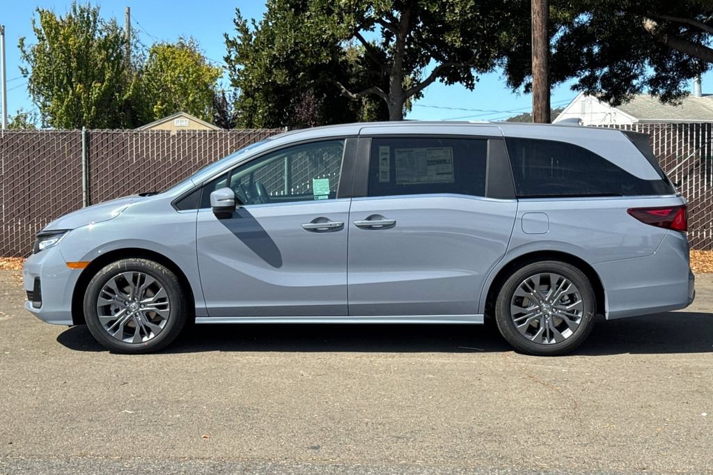 New 2026 Honda Odyssey Touring image 7