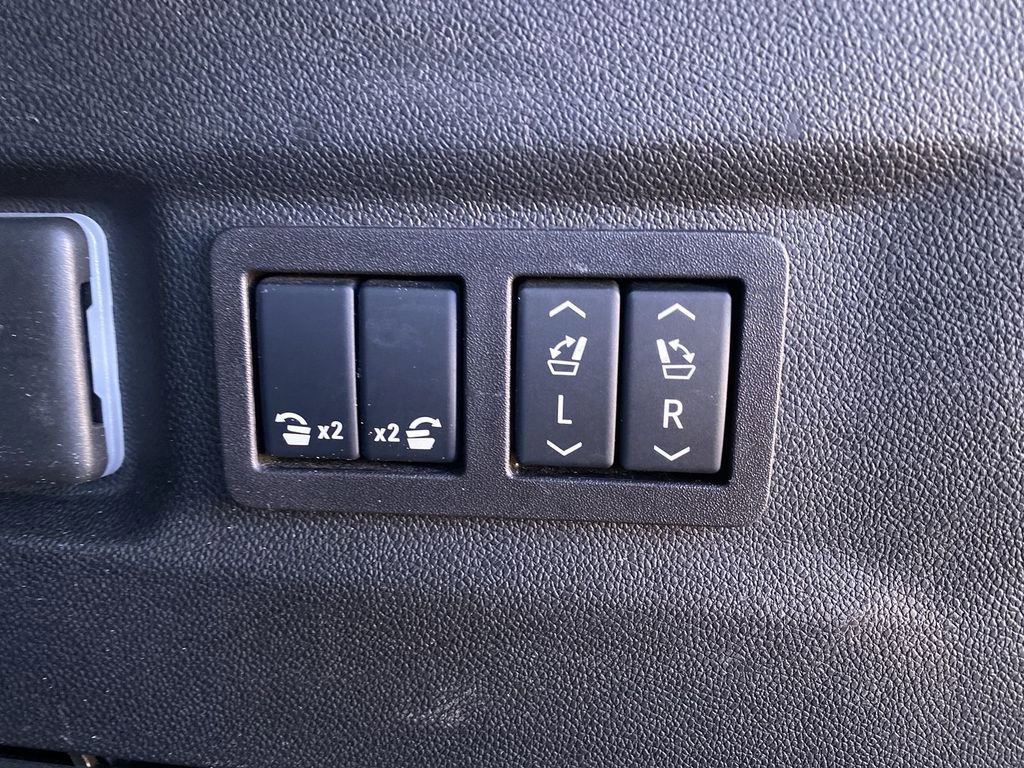 Certified 2025 GMC Yukon XL Denali image 41