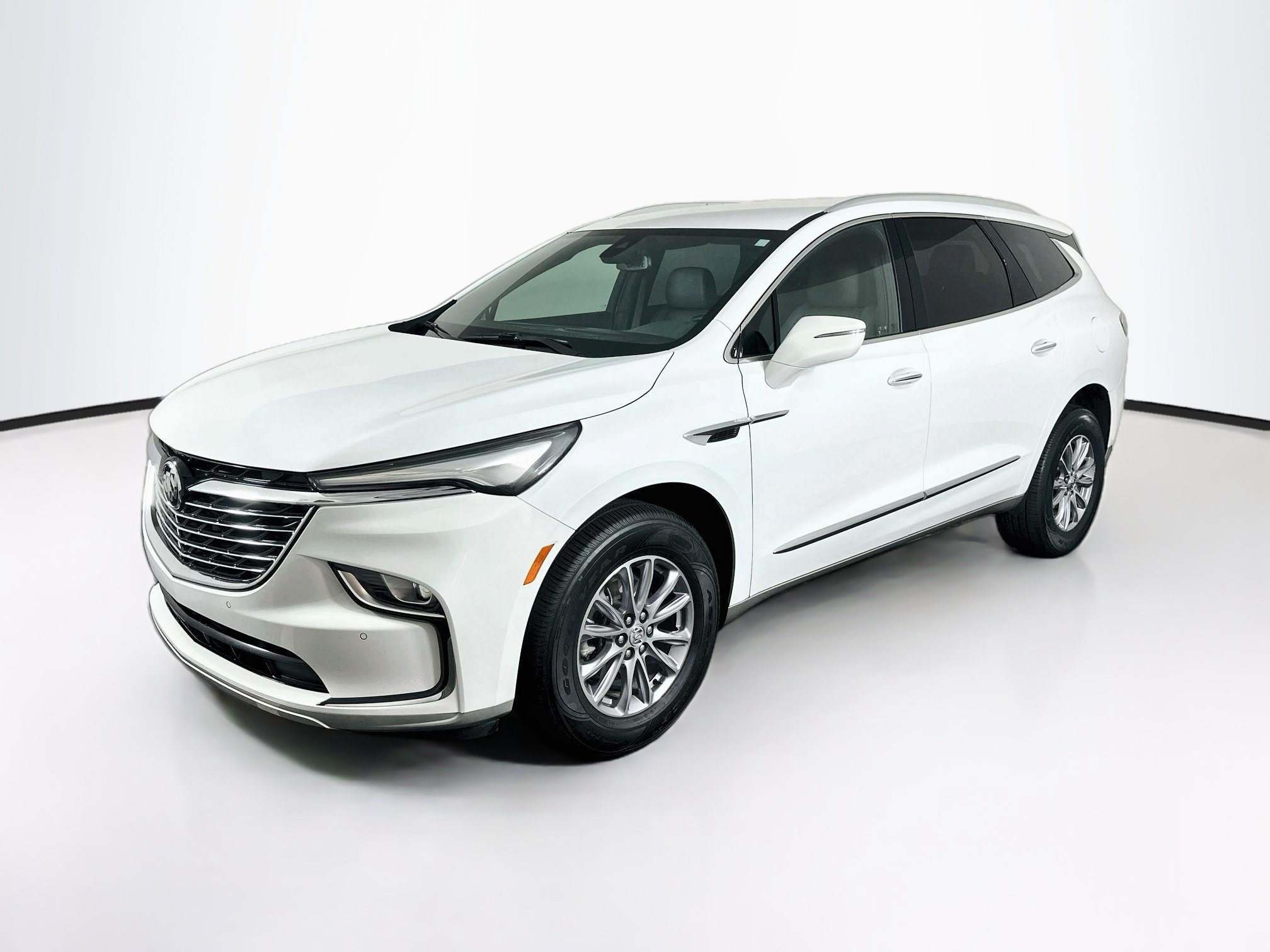 Used 2023 Buick Enclave Essence FWD image 3