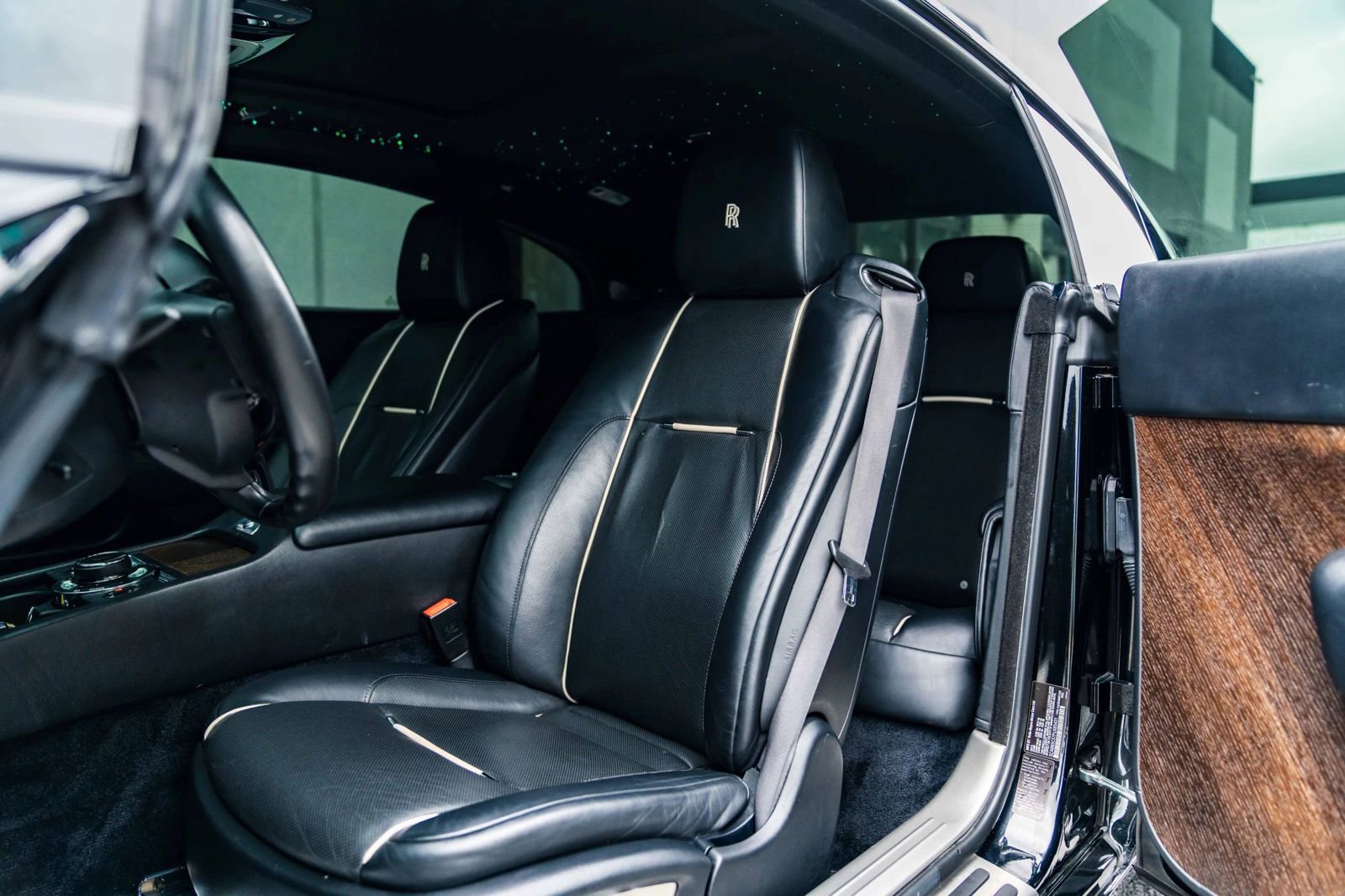 Used 2015 Rolls-Royce Wraith RWD image 20