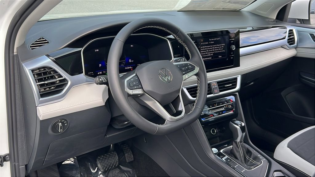 New 2025 Volkswagen Taos SE image 17