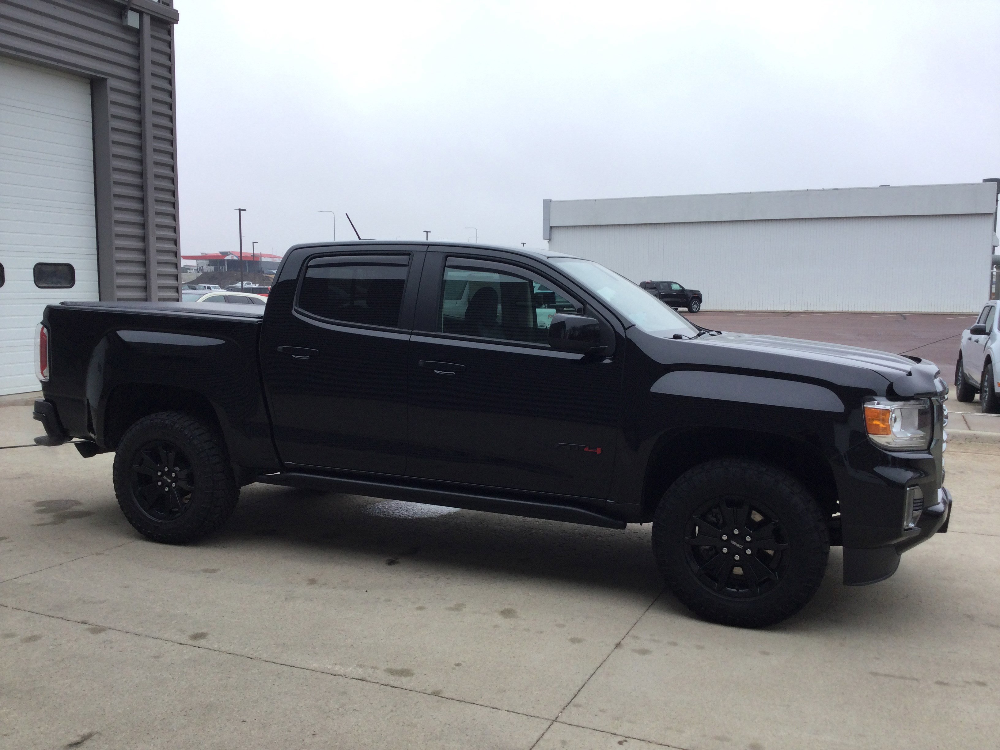 Used 2022 GMC Canyon AT4 image 3