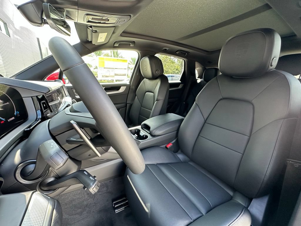 Certified 2025 Porsche Cayenne E-Hybrid AWD/4WD image 5