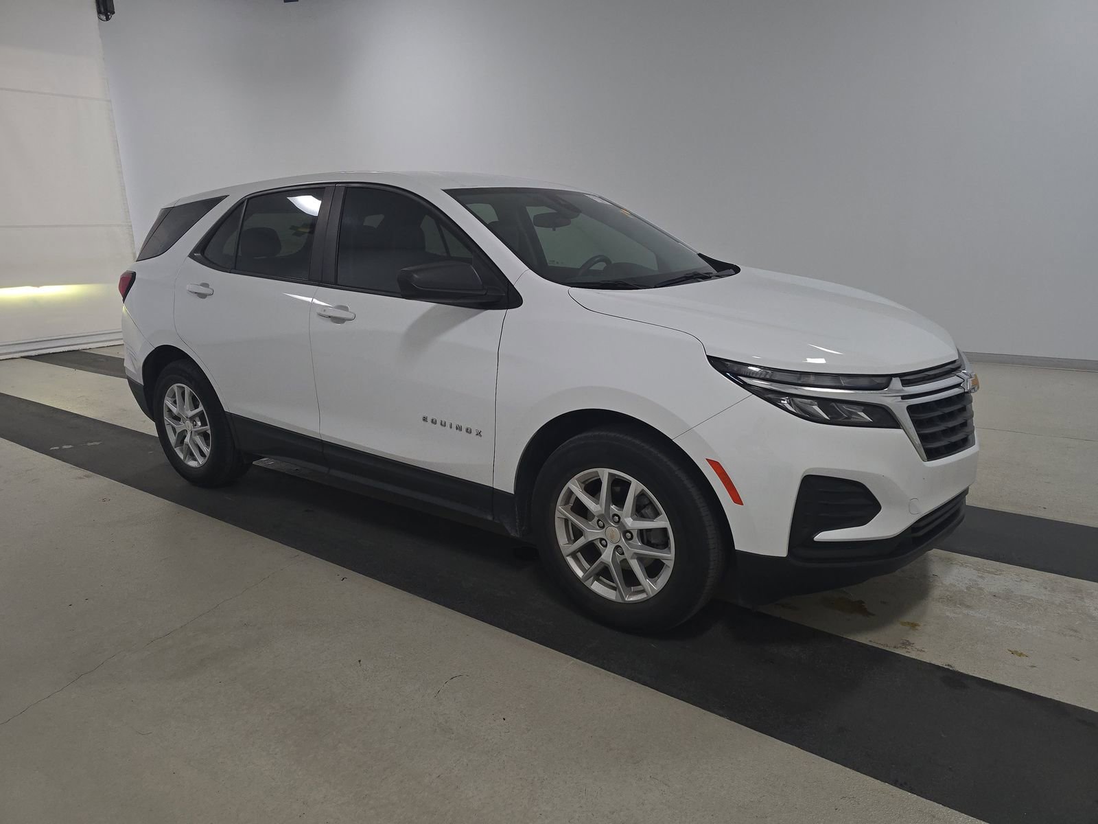 Used 2022 Chevrolet Equinox LS image 3