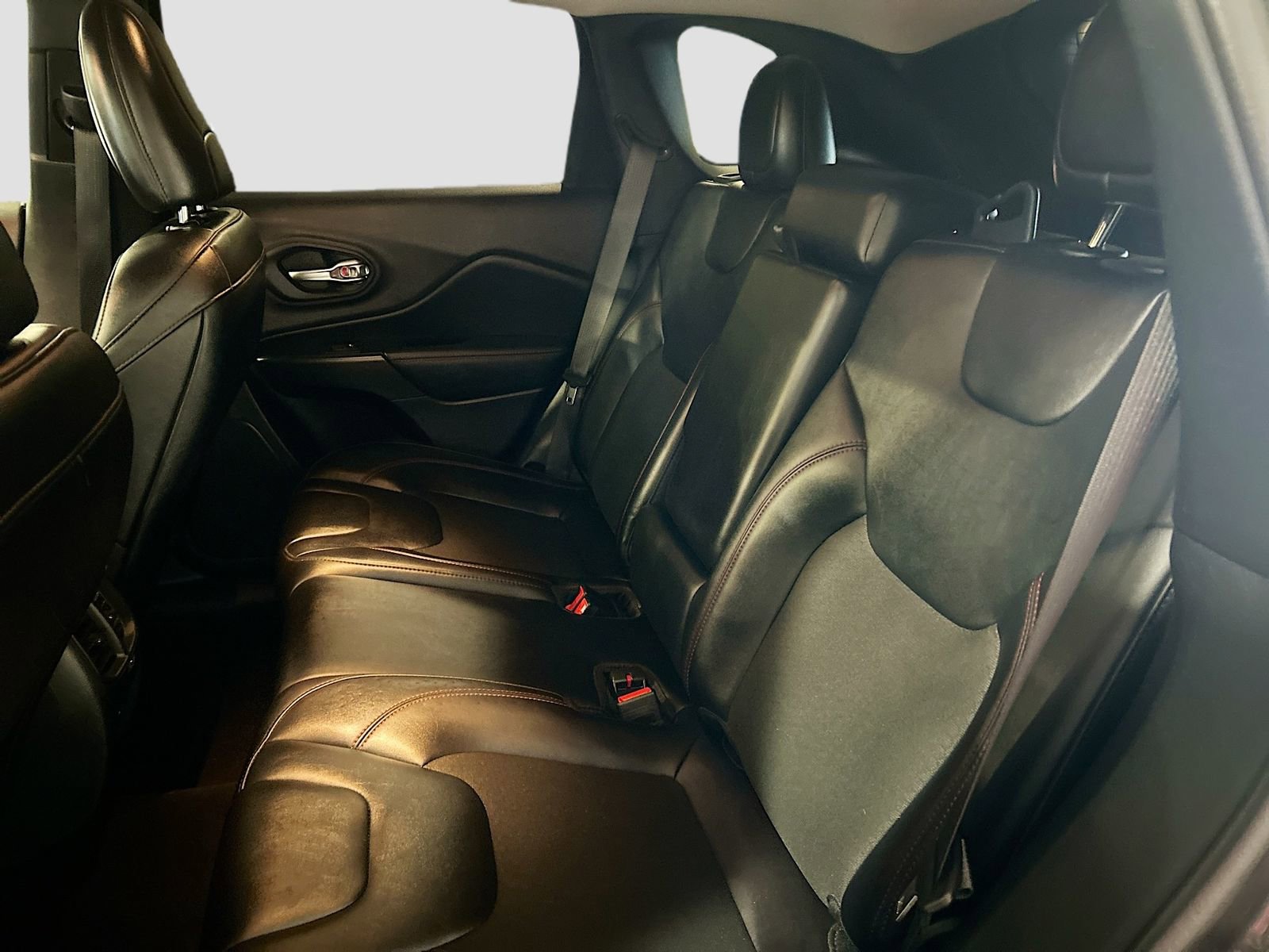 Used 2022 Jeep Cherokee Trailhawk w/ Comfort/Convenience Group image 24