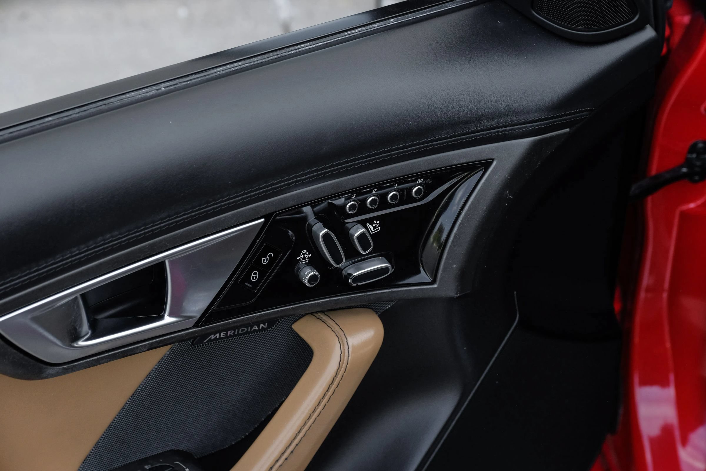 Used 2014 Jaguar F-TYPE Convertible RWD image 40
