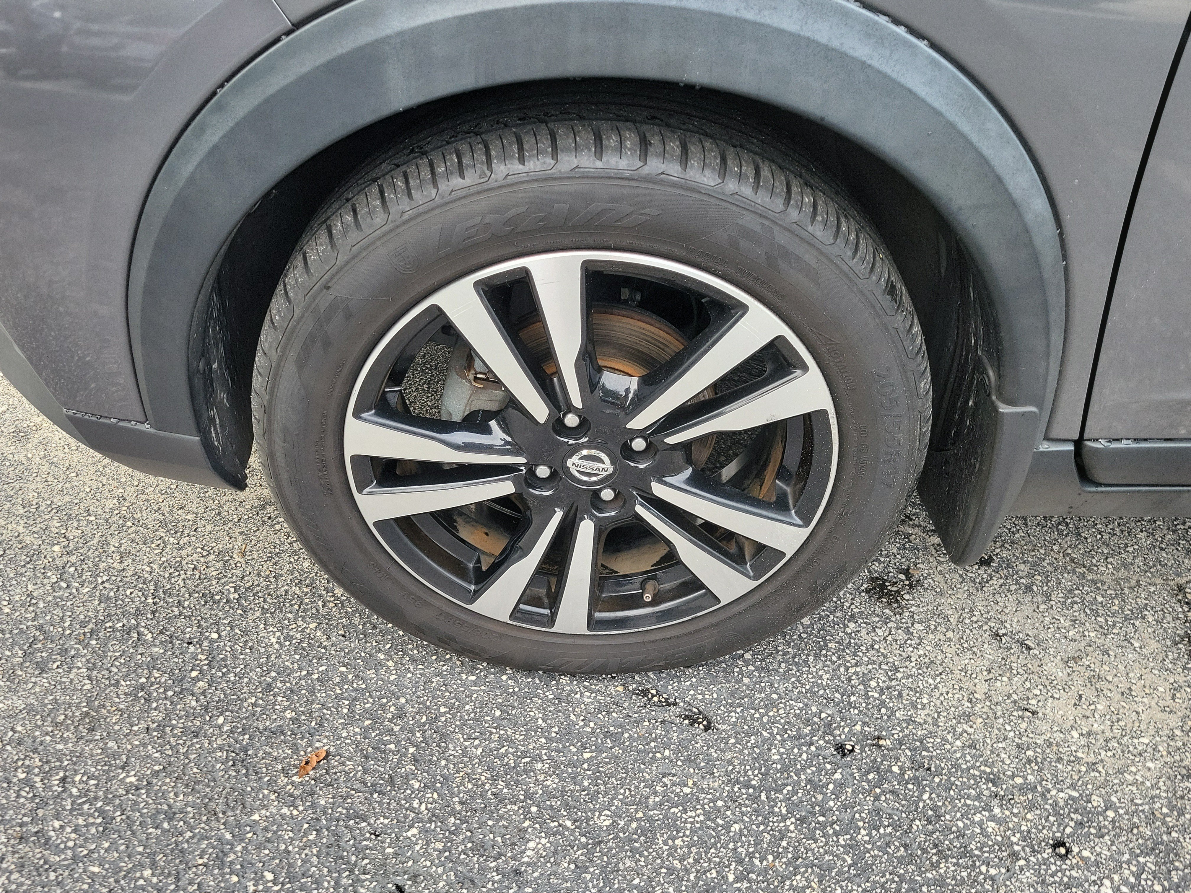 Used 2019 Nissan Kicks SV w/ Exterior Package FWD image 4