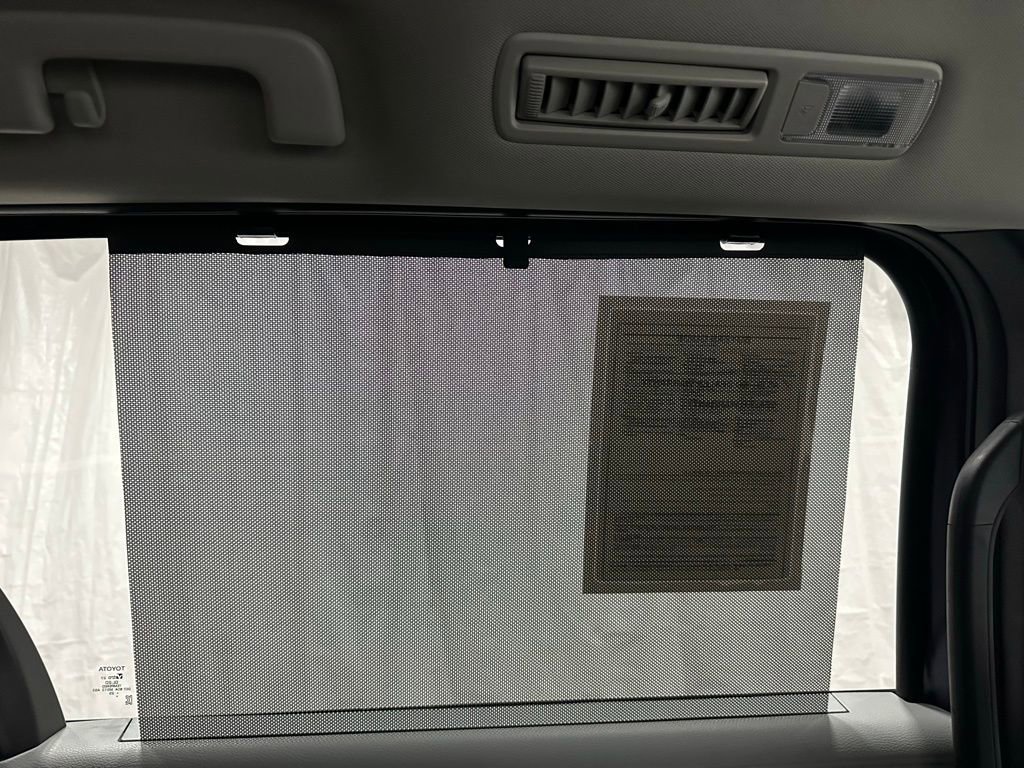Used 2025 Toyota Sienna LE image 49